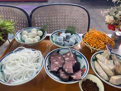 -刘姐啤酒鱼民族演艺餐厅(西街总店)