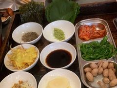 -围炉肉舍•炭烤活鳗•丹东海鲜烤肉(步行街店)