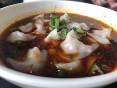 2两抄手-秦云老太婆摊摊面(磁器口店)