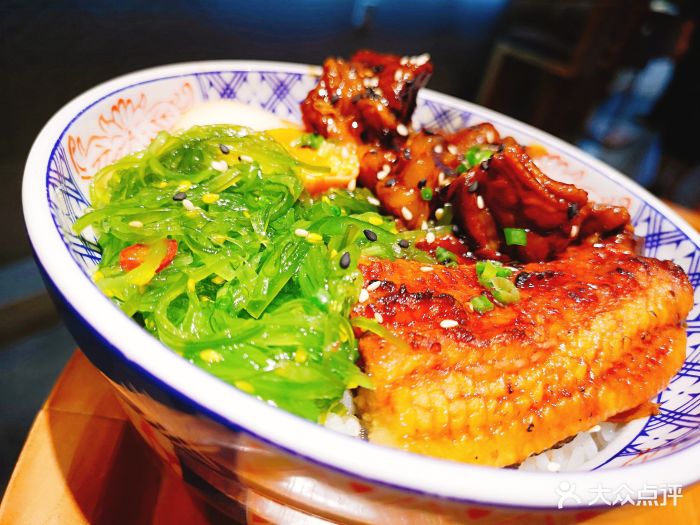 大渔·金枪鱼海鲜饭(湖滨道店)牛肉鳗鱼双拼饭图片 - 第1张