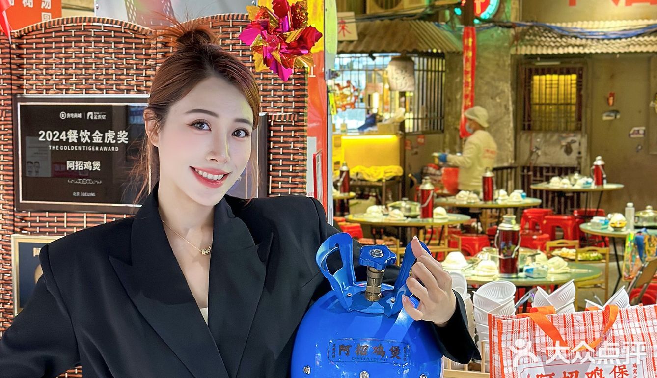 减脂人狂喜！这家鸡煲太鲜嫩了！怒吃整只