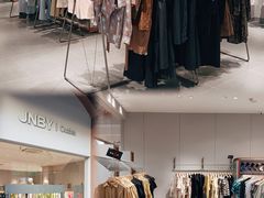 -王府井奥莱临潼小镇(临潼店)