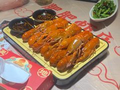 -肥肥虾庄·金牌油焖大虾(汉街SKP店)