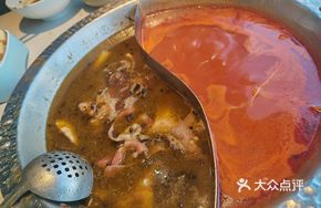 Sichuan Pepper and Chili Dual-Flavor Hot Pot