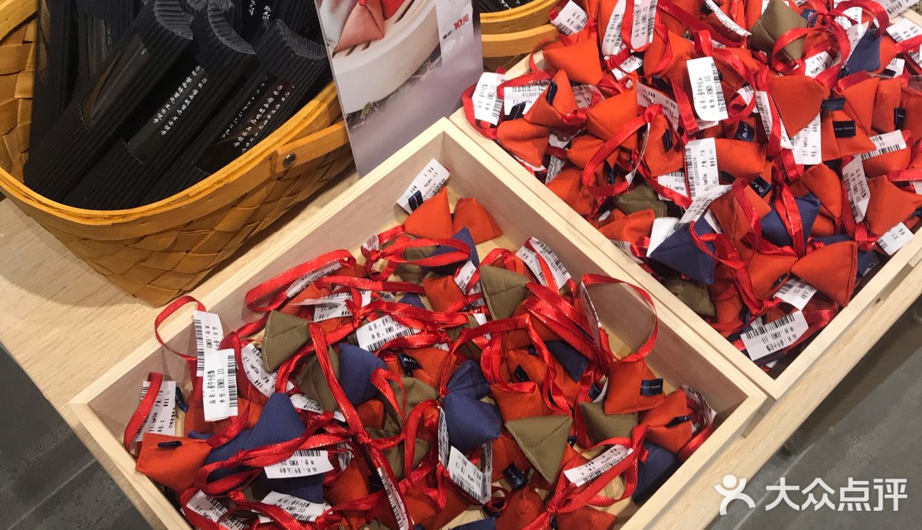 我也没怎么留意店名逛着逛着就走进去看看了