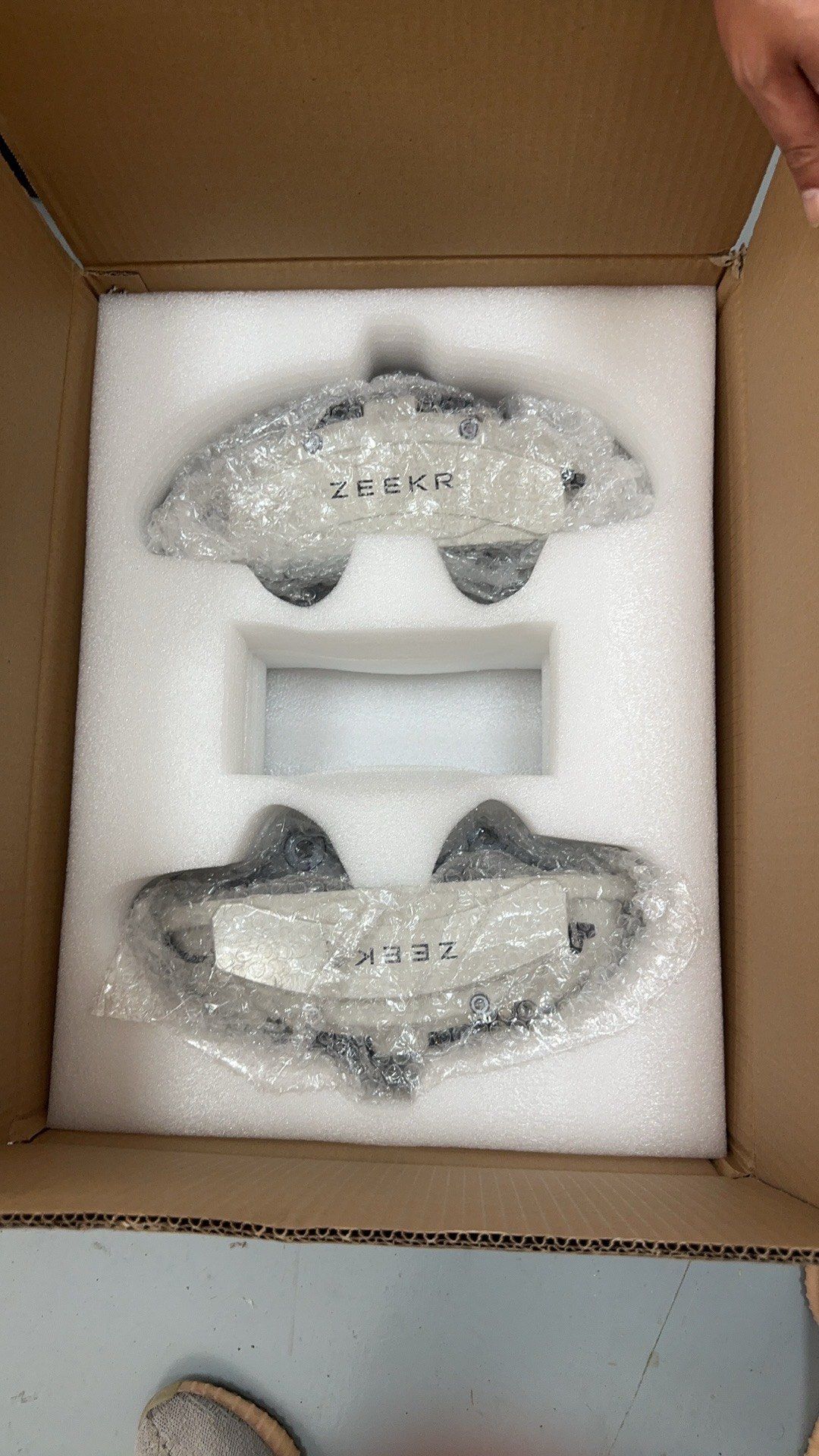 极氪001 原厂布雷博四活塞卡钳使用感受