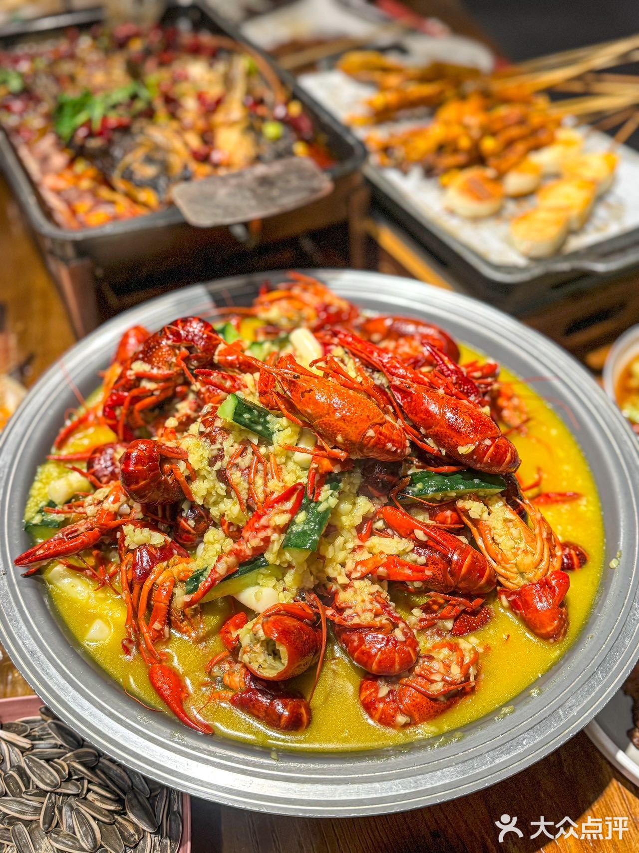 人生建议：一定要带朋友来吃这家的烧烤小龙虾