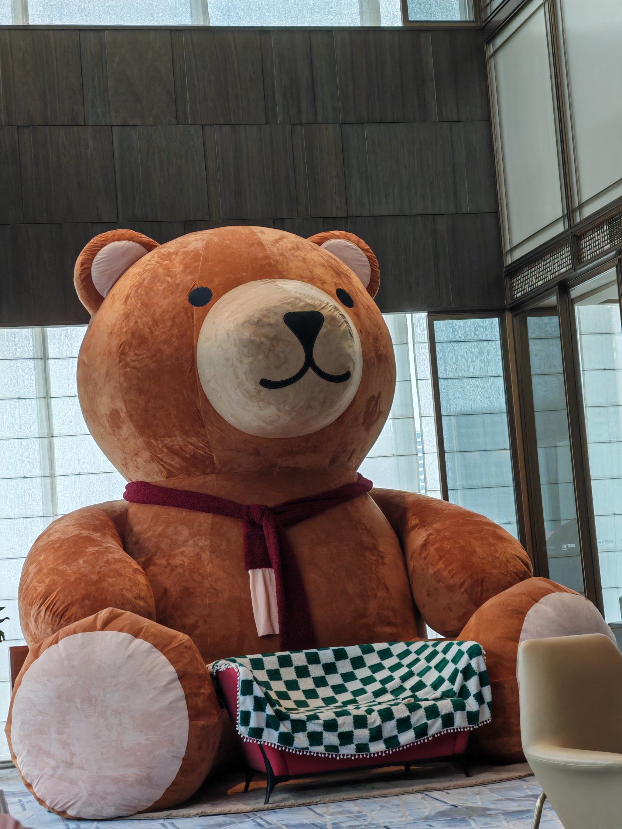 超大玩偶熊的陪伴,最温暖了