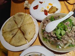 -大众跷脚牛肉馆·非遗传承单位(峨眉山店)