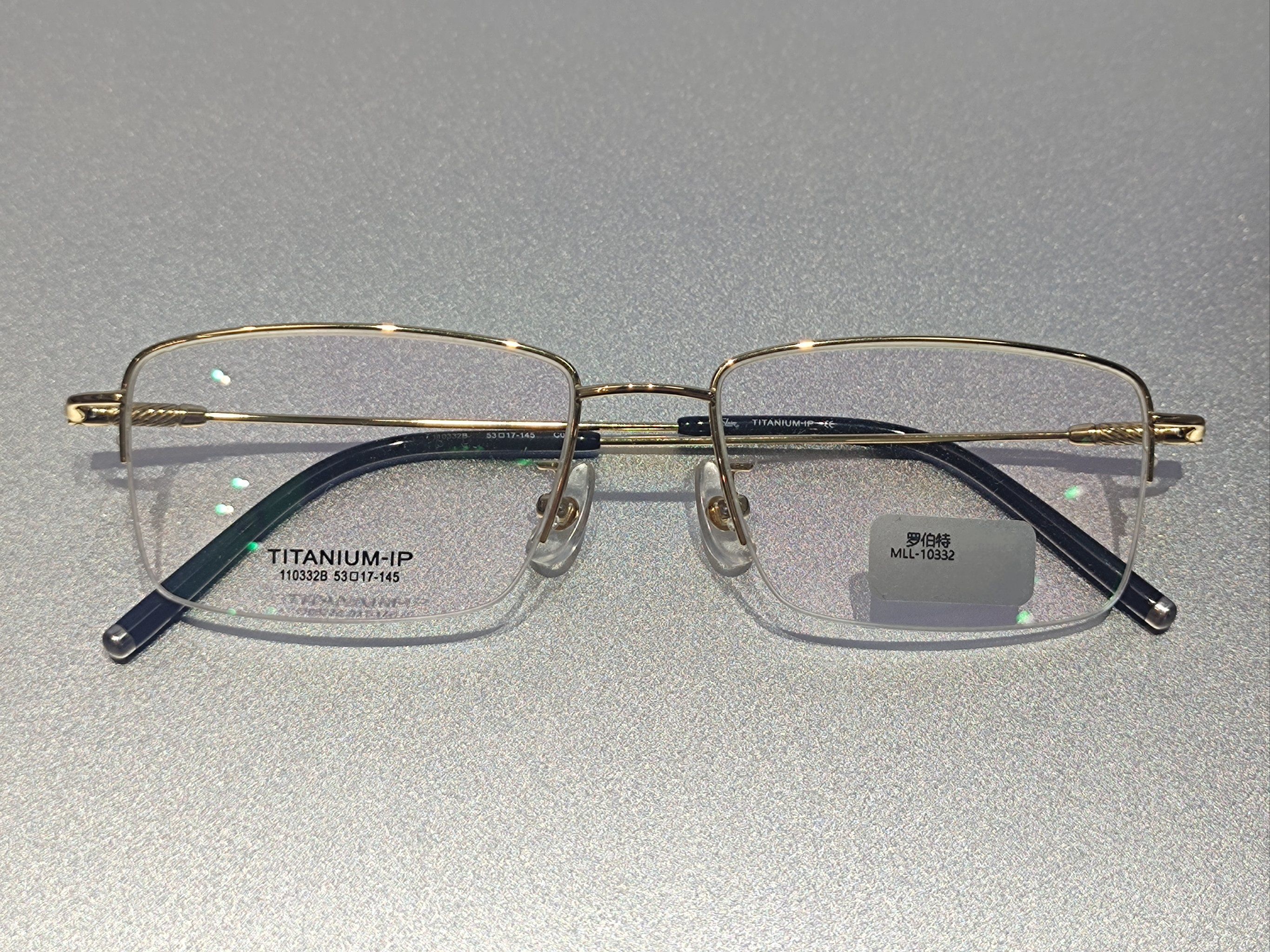 今日分享金丝半框眼镜👓 
金色边框 极简风格 
低调有气质 适合