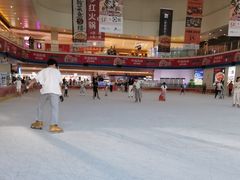 -冰纷万象滑冰场(赣州华润万象城店)