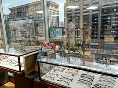 -优视觉视光中心•青少年近视防控(新世界中心写字楼店)