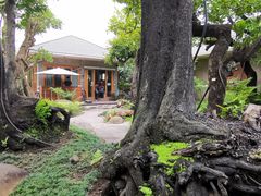 -Chom Cafe and Restaurant