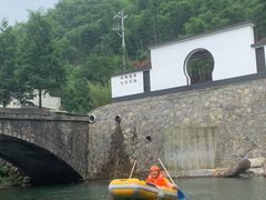 -安吉龙王山峡谷漂流