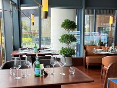 靠窗位-MONICH牛排融合餐厅(和义大道购物中心店)