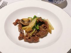 蘑菇春笋炒雪花牛舌-Yan Ting 宴庭中餐厅(上海静安瑞吉酒店)