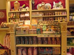 -小镇影院迪士尼小熊Duffy与他的朋友合影地