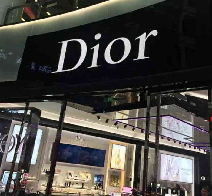 今天是特意过来正佳广场迪奥专柜给小伙伴买口红的.