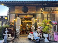 -席娜卡琳火车铁道夜市