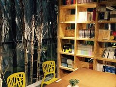 -新华里咖啡书吧(新华书店小寨店)