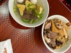 -松树干拌面店