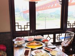 -小天鹅火锅·一线江景洪鼎旗舰店(洪崖洞店)