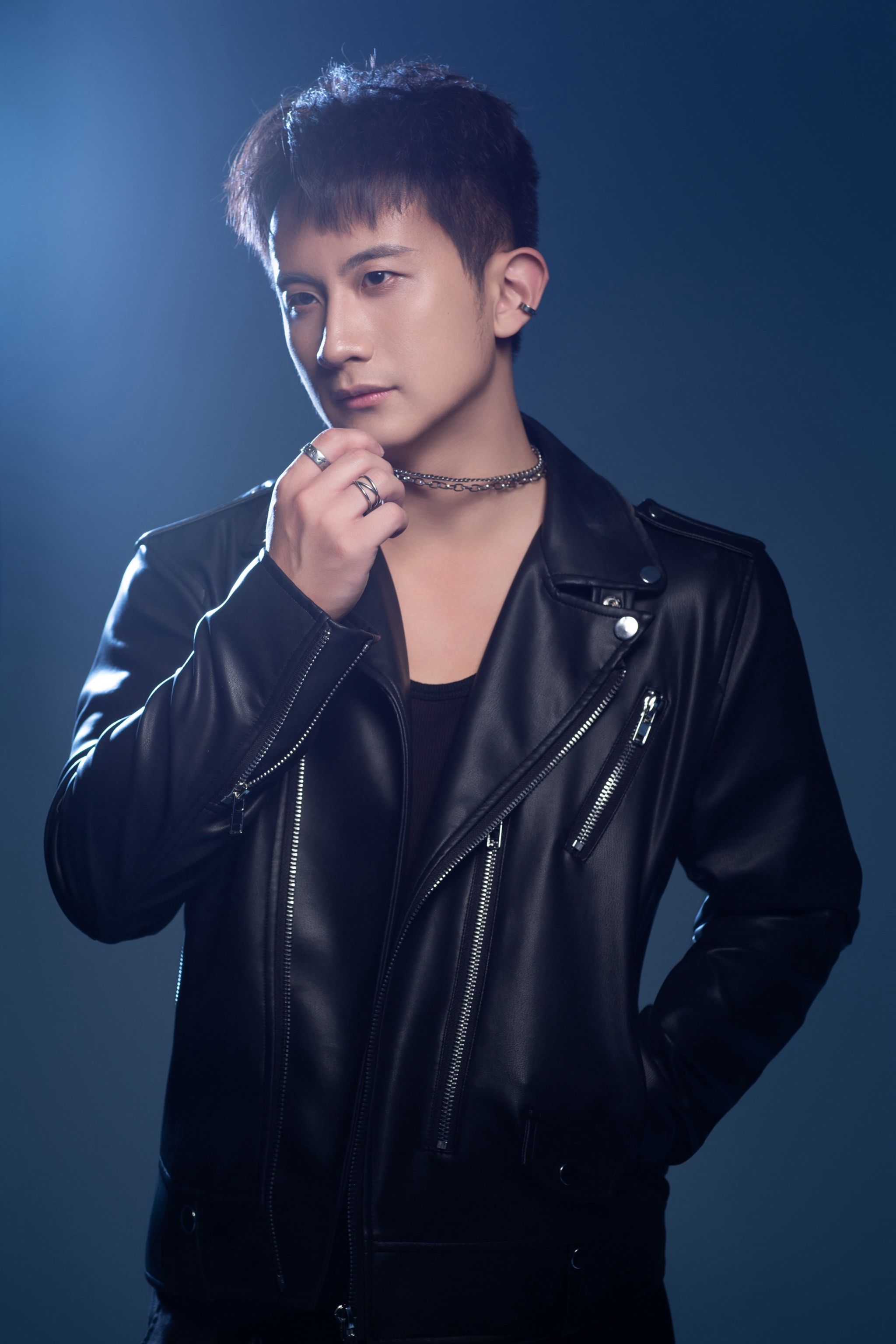 我又可以了,男士写真请按这个标准拍