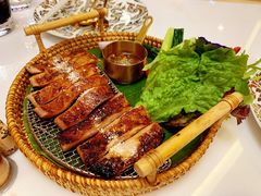 碳烤厚切猪颈肉配泰式香草-KEAAMI 摩登泰 by TIAGO(颐堤港店)