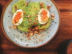 牛油果煮蛋吐司-RAC BAR(安福路店)