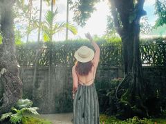 -Chom Cafe and Restaurant