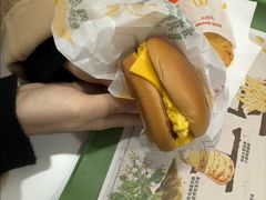 -麦当劳(上海虹桥站30B检票口楼上)