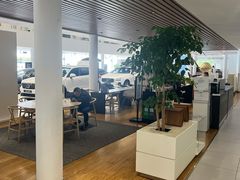 -杭州中沃沃尔沃4S店(滨江区店)