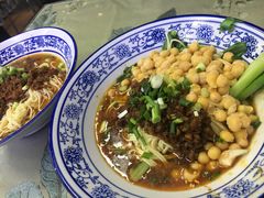 -渝之汇牛肉豌杂面