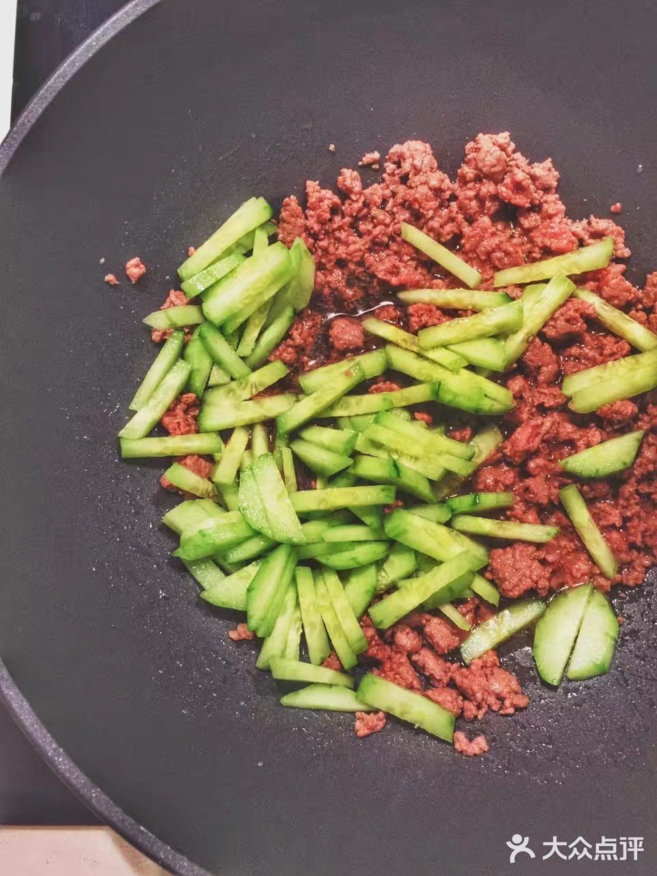 「香炒黄瓜条牛肉糜配搭烤全麦吐司」