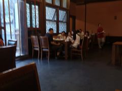 靠窗位-回头客餐厅·家的味道农家菜·虹鳟鱼·铁锅炖(雁栖湖店)