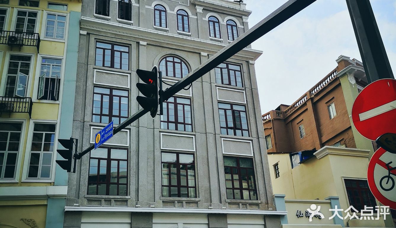 赞记这家店的东西比其他地方贵一些，嗯