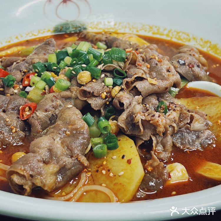 冒菜米线也好吃～btw非常好奇老板的黄焖鸡了