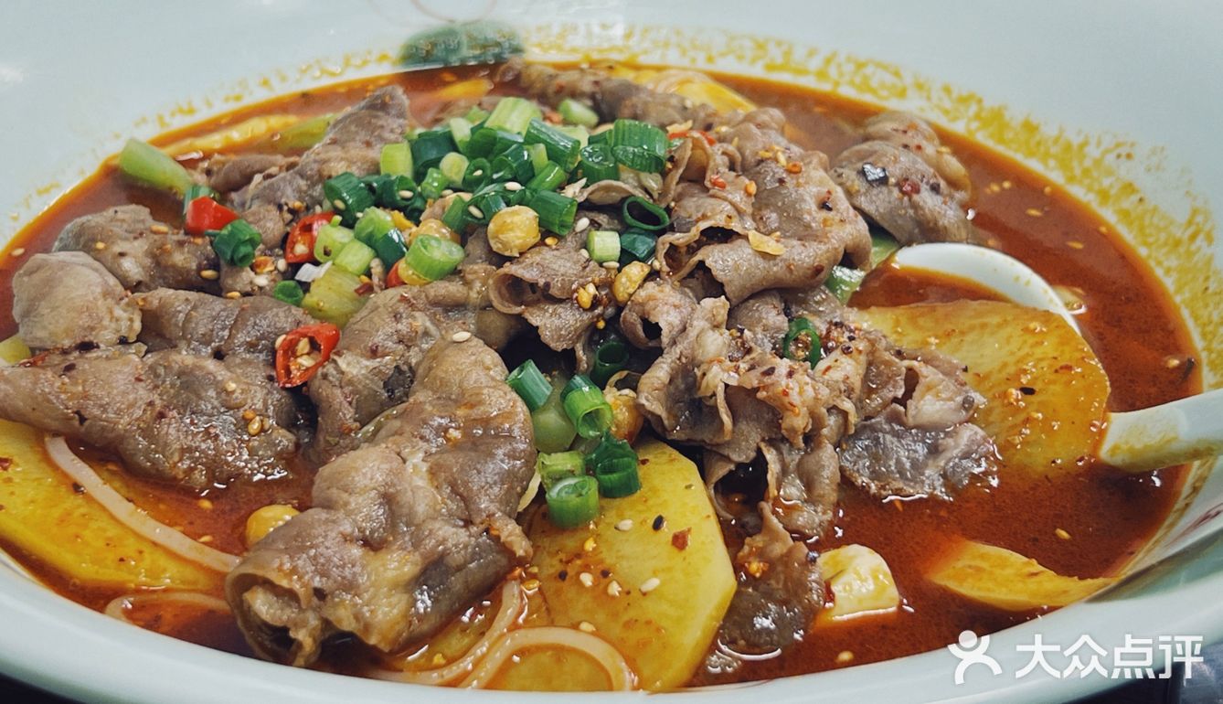 冒菜米线也好吃～btw非常好奇老板的黄焖鸡了
