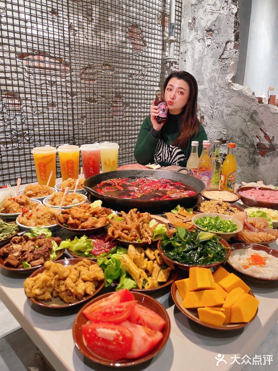 身边小伙伴都推荐的地道重庆老火锅🍧千层冰沙一整个爱住[爱心]