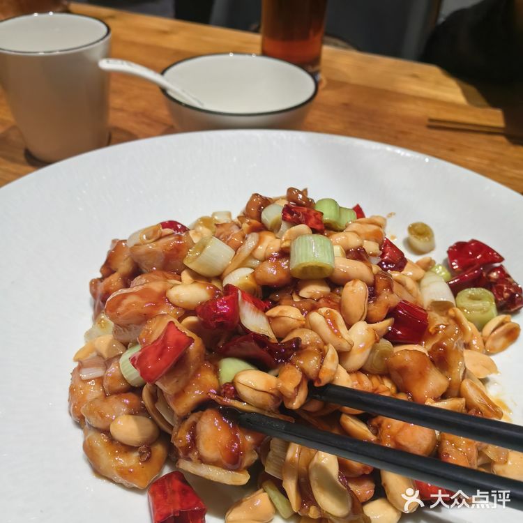 壹零捌道，比较有商务风格的北京菜。