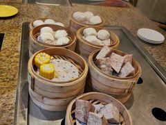 -华邑酒店·鲜艳全日自助餐厅