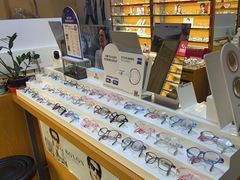 -优医视平价眼镜蔡司依视路折扣工厂店(十里堡店)