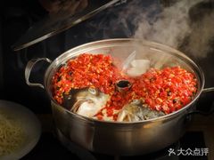 -鱼鲜饭香·招牌汽锅剁椒鱼头王