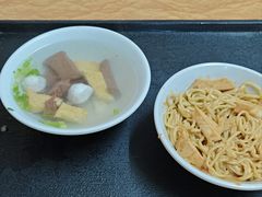 -松树干拌面店