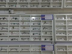 -诺柯视眼镜-蔡司依视路官方工厂店(淞南一店)