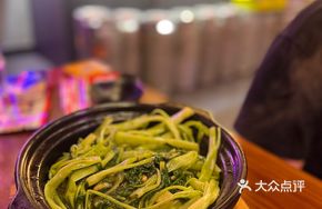 Stir-fried Shrimp Paste with Water Spinach in Clay Pot