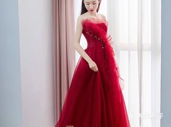 唐山婚纱|直冲心间的减龄红礼服