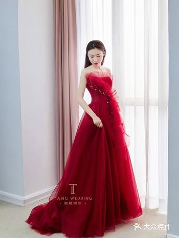 唐山婚纱|直冲心间的减龄红礼服