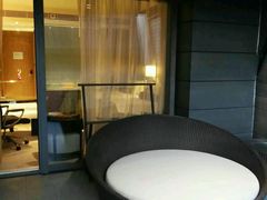 -上海滴水湖皇冠假日酒店