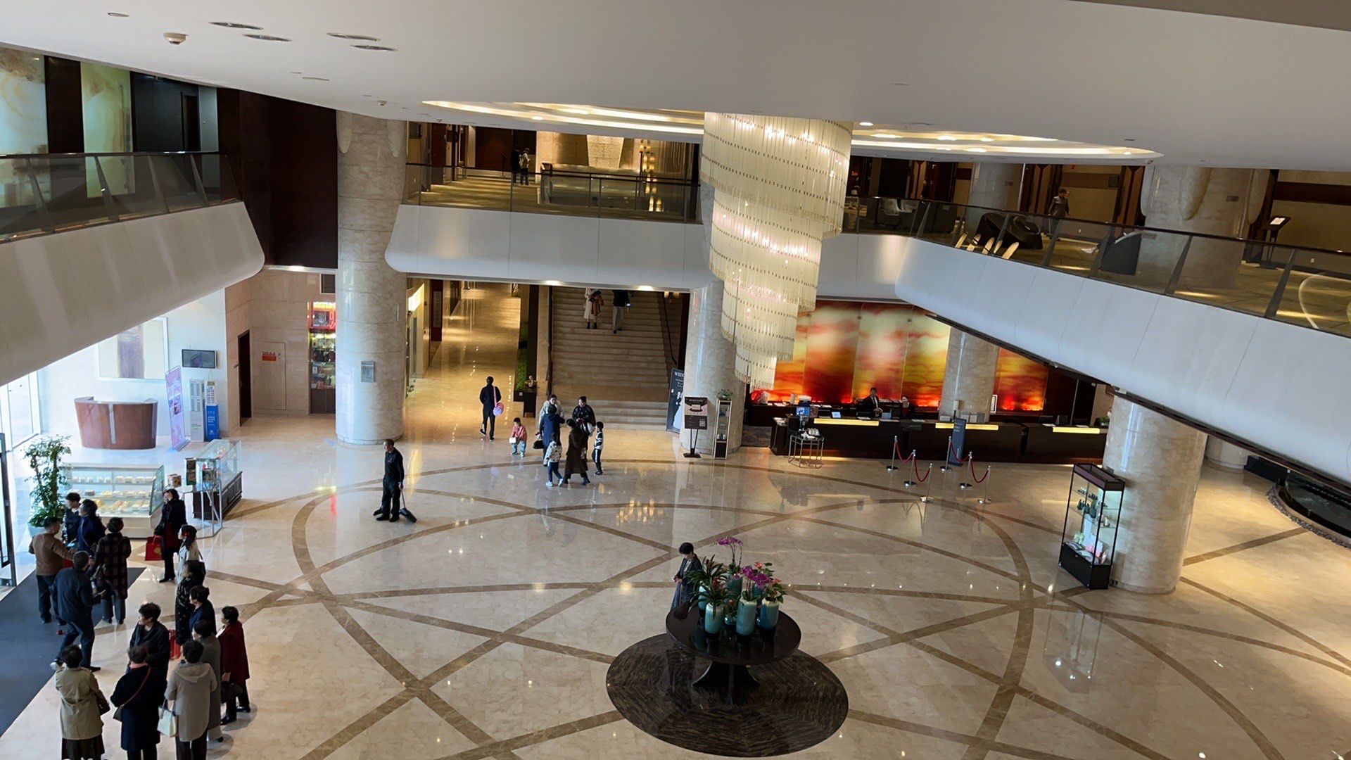 0元玩转这座城天津滨海圣日皇冠酒店是五星级大酒店